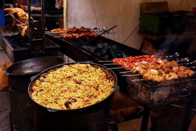 Barbecue et repas pour le dîner