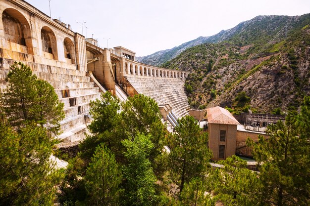 barrage à la rivière Segre. Lleida