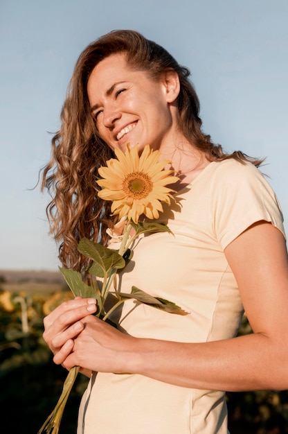 Bas angle, tenue femme, tournesol