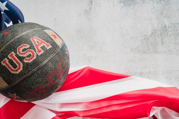 Photo gratuite basket ball avec drapeau usa