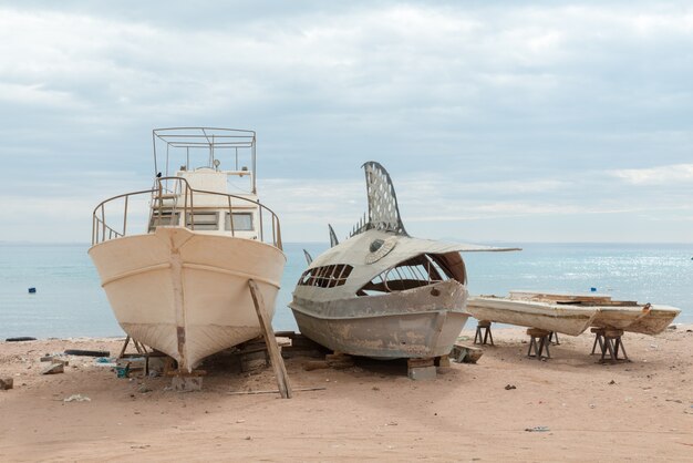 Bateaux de pêche desserrés