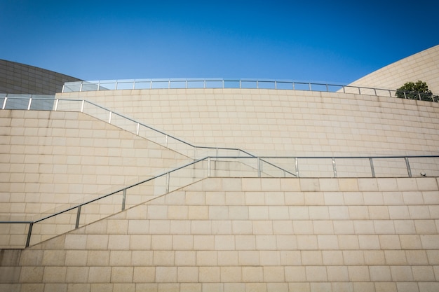 Bâtiment d&#39;architecture moderne Ciel bleu