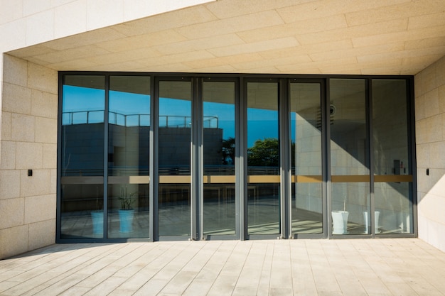 Bâtiment Entrée En Verre