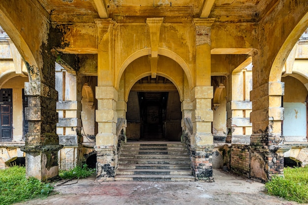 Bâtiment historique en décomposition