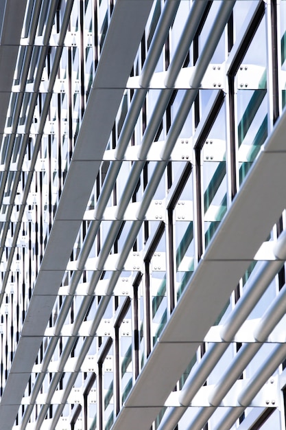 Bâtiment vue de côté avec plusieurs fenêtres