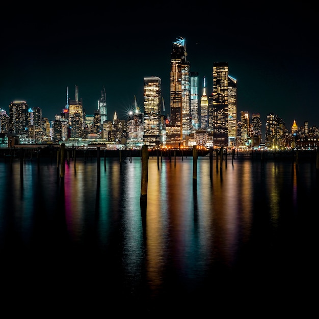 Bâtiments de la ville la nuit