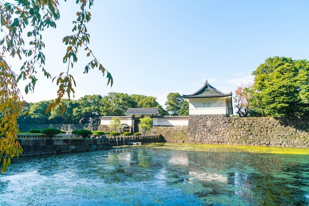 Beau bâtiment du palais impérial à Tokyo