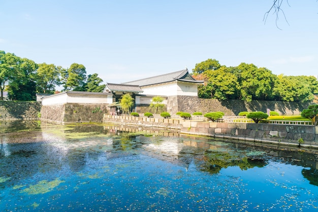 Beau bâtiment du palais impérial à Tokyo