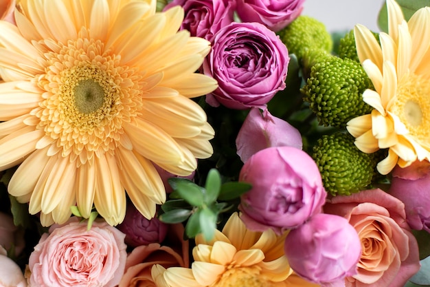 Photo gratuite beau bouquet de fleurs naturelles