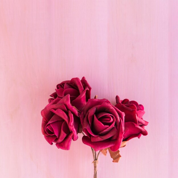 Beau bouquet de fleurs rouges