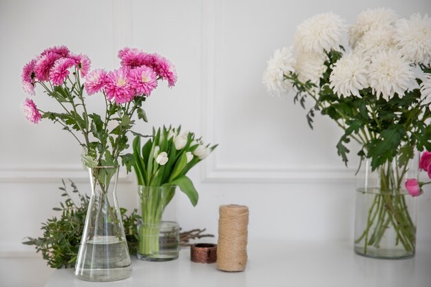 Beau bouquet de fleurs se bouchent