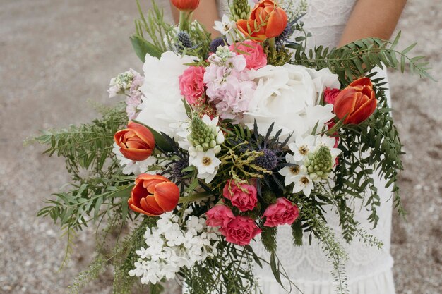 Beau bouquet de mariage de fleurs
