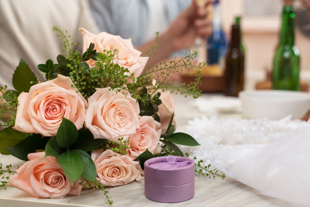 Beau bouquet de roses à l'enterrement de vie de garçon