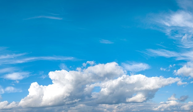 Beau ciel avec des nuages