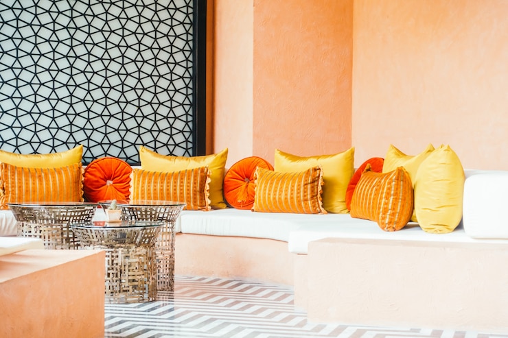 Photo gratuit beau coussin de luxe sur le canapé
