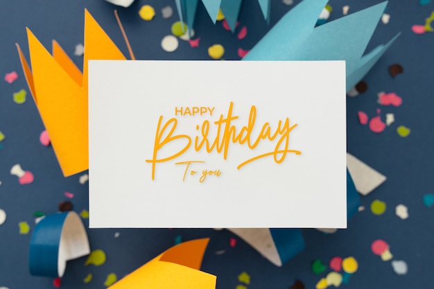 Beau fond coloré pour féliciter l'anniversaire