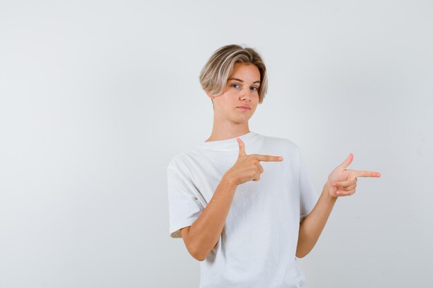 Photo gratuite beau garçon adolescent dans un t-shirt blanc