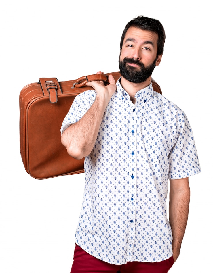 Photo gratuit beau homme brune à la barbe tenant une mallette vintage