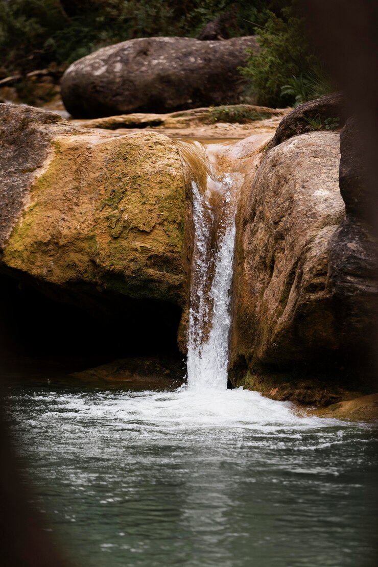 Photo gratuit beau paysage de cascade