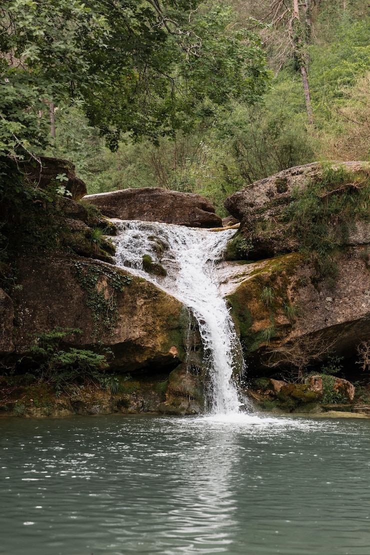 Photo gratuit beau paysage de cascade