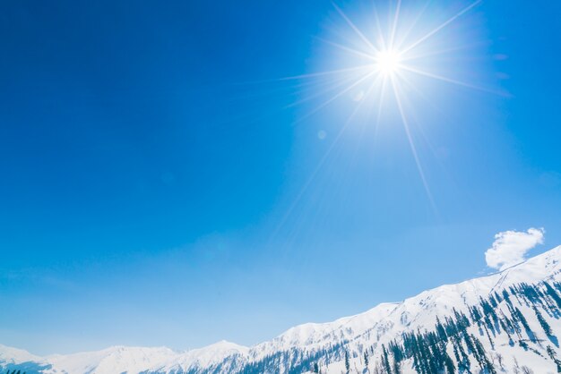 Beau paysage couvert de neige L&#39;état du Cachemire, en Inde.