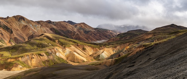 Beau paysage de montagnes