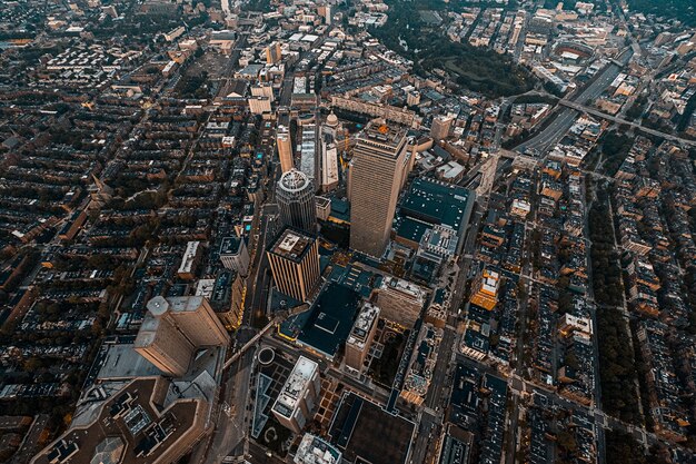 Beau paysage urbain au-dessus tourné avec un drone