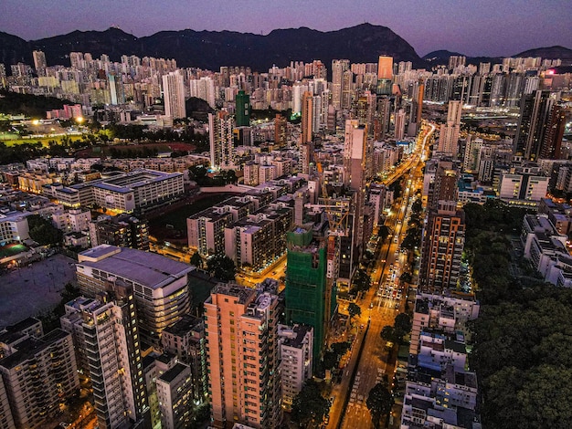 Photo gratuite beau paysage urbain avec des gratte-ciel au coucher du soleil