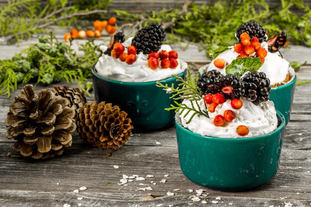 beau petit gâteau de Noël à la crème