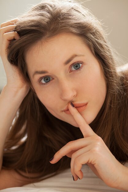 Beau portrait de femme décontractée