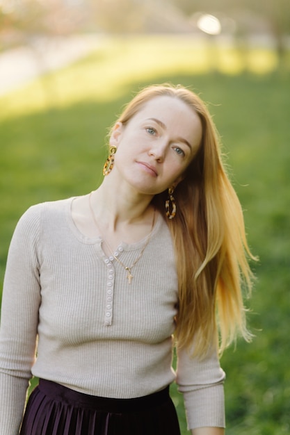 Beau portrait de fille d'automne