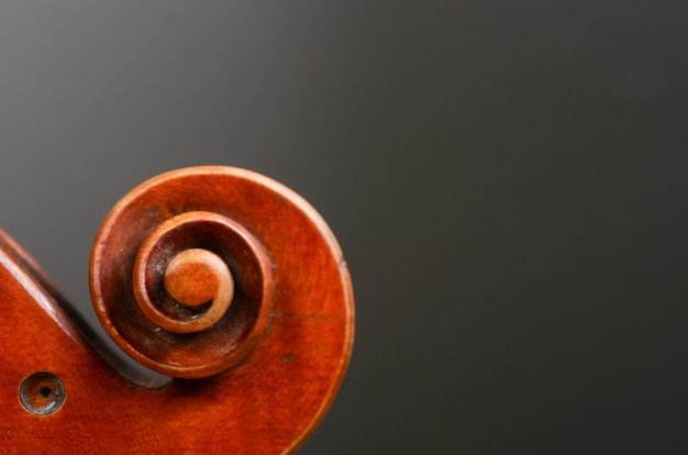 Beau rouleau de violon de sculpture esthétique