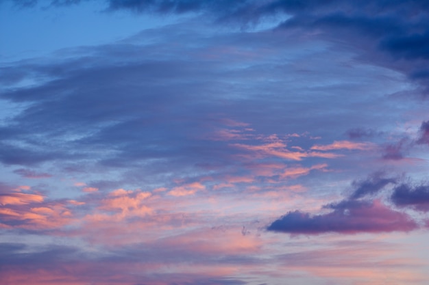 Beau skyscape pendant la journée