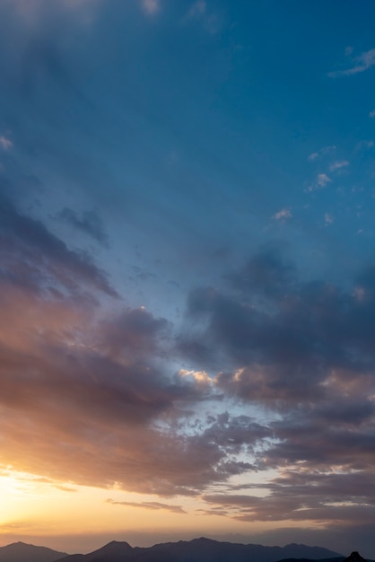 Beau skyscape pendant la journée