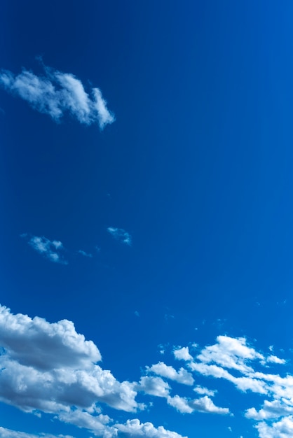 Beau skyscape pendant la journée