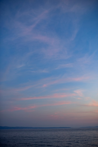 Beau skyscape pendant la journée