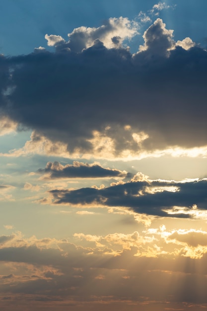 Beau skyscape pendant la journée