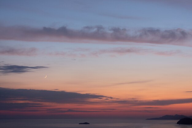 Beau skyscape pendant la journée