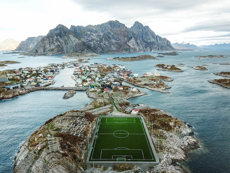 Photo gratuit beau terrain de football en norvège