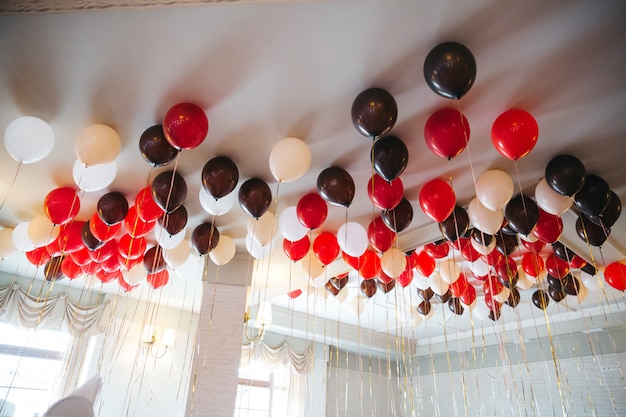 Photo gratuite beaucoup de belles boules pour la décoration de l'espace