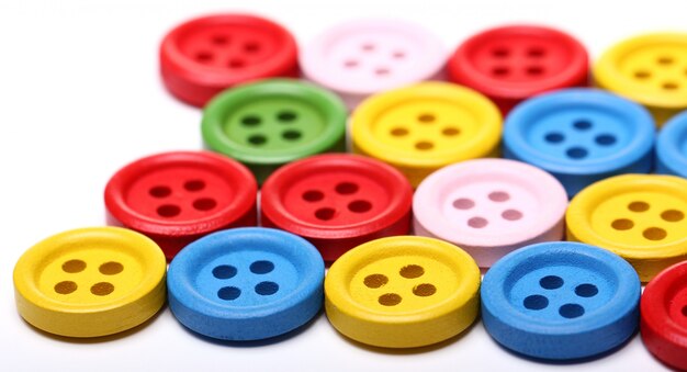 Beaucoup de boutons colorés
