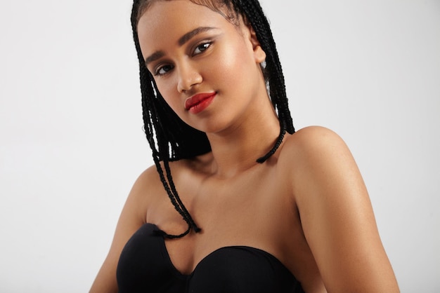 Beauté femme noire avec une peau idéale