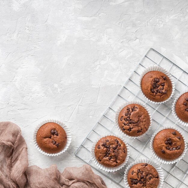 Beaux et délicieux muffins au chocolat au dessert