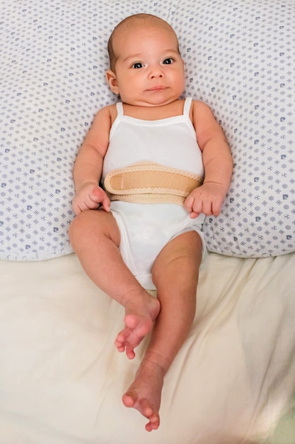 Nombril Bebe Nouveau Ne Fermer Le Cordon Ombilical D Apres Neuf Photo Premium