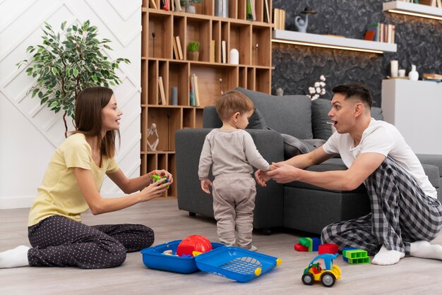 Bébé fait ses premiers pas