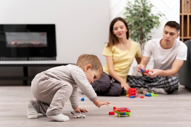 Bébé fait ses premiers pas