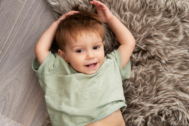 Bébé fait ses premiers pas