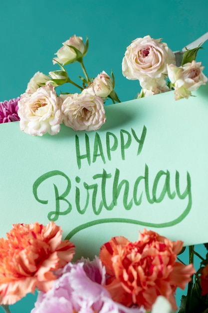 Bel arrangement de fleurs d'anniversaire