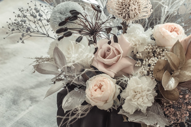 Photo gratuit bel arrangement floral de fleurs fraîches
