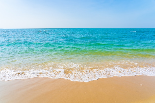 Photo gratuite bel extérieur avec plage tropicale mer océan pour des vacances de vacances